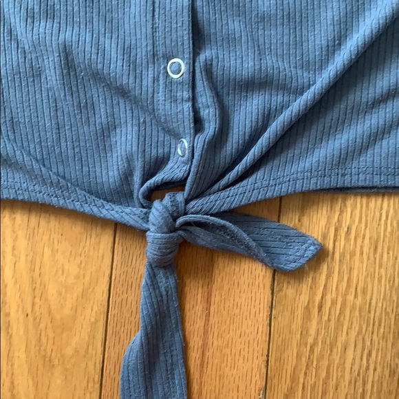 Aeropostale cropped shirt with buttons, size Small - Picture 2 of 4